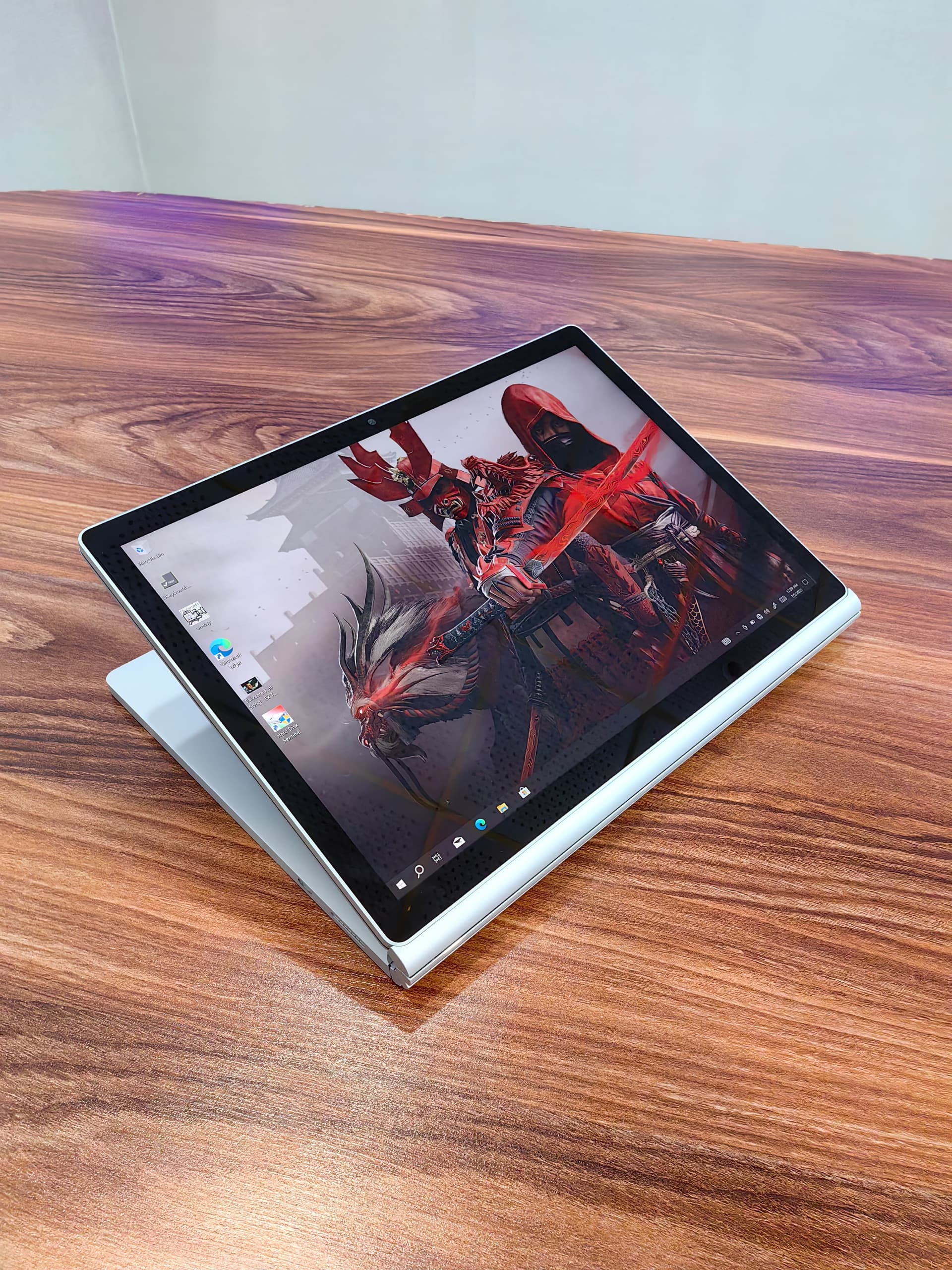 مربوط به 3 Microsoft Surface Book