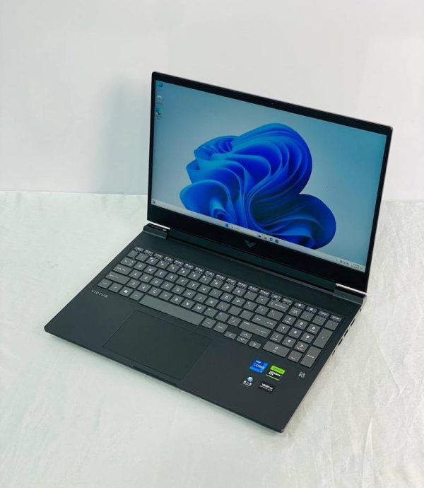 HP VICTUS 16/ i5-12450